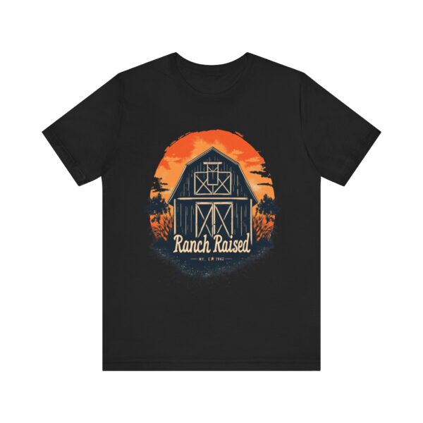 Ranch Raised Vintage Barn Silhouette - - T-Shirt | Western style